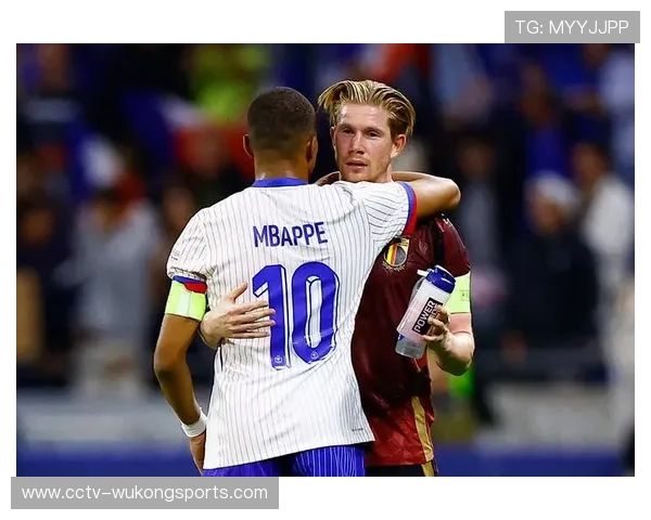 登贝莱挑射破门瞬间展现个人技术