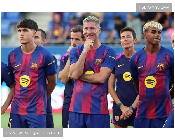 莱万训练中轻微拉伤，将缺席巴萨与马洛卡一役